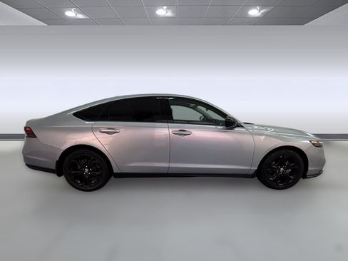 Used 2025 Honda Accord SE image 7