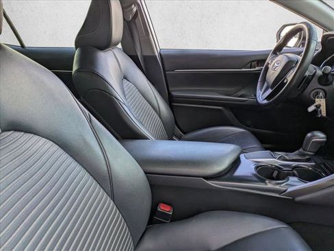 Used 2019 Toyota Camry SE image 19