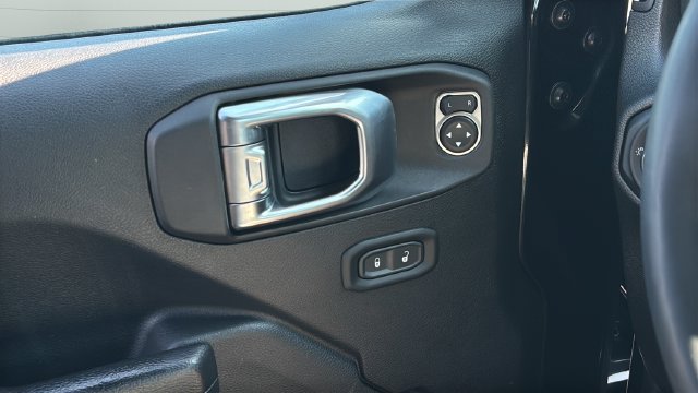 Used 2023 Jeep Gladiator Sport AWD/4WD image 18