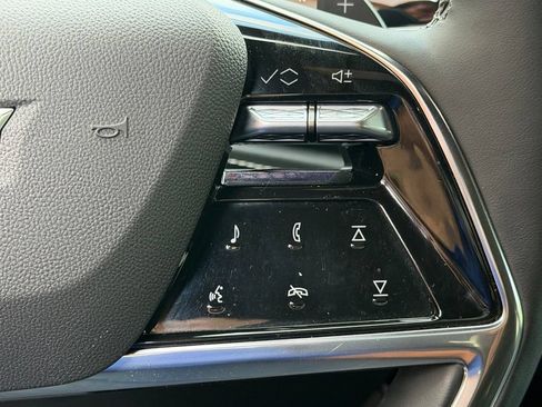 Used 2025 Cadillac Escalade ESV Sport AWD/4WD image 23