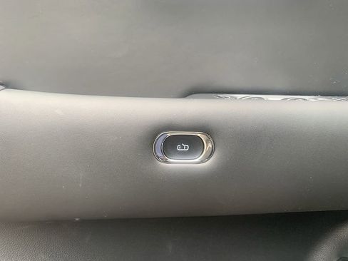 Used 2025 Genesis G90 3.5T image 7