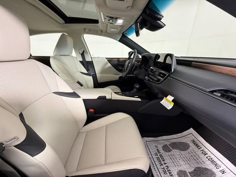 New 2025 Lexus ES 350 w/ Premium Package image 32