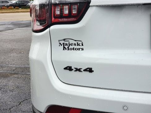 Used 2024 Jeep Compass Trailhawk image 11