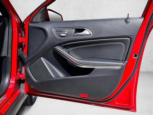 Used 2020 Mercedes-Benz GLA 250 4MATIC image 19