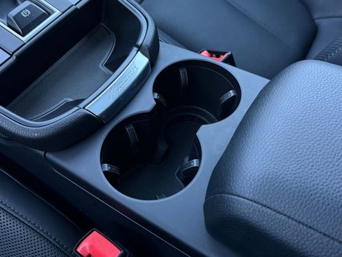 Used 2025 Porsche Macan image 23