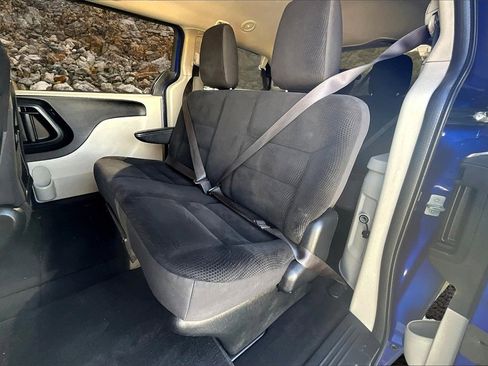 Used 2019 Dodge Grand Caravan SE w/ UConnect Hands-Free Group image 24