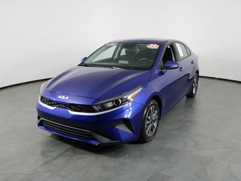 Used 2023 Kia Forte LXS w/ LXS Technology Package FWD image 2