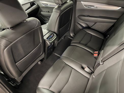 Certified 2025 Cadillac XT6 Luxury FWD image 33