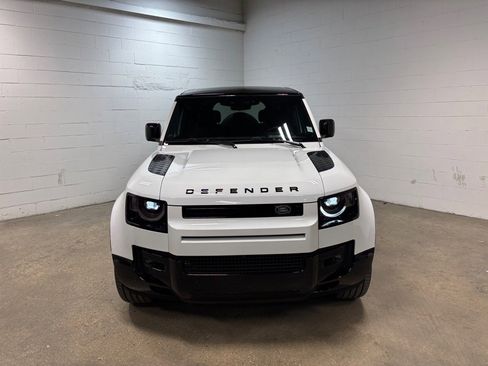 New 2025 Land Rover Defender 110 V8 image 3