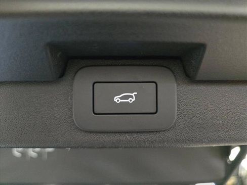 New 2026 Land Rover Discovery S AWD/4WD image 15
