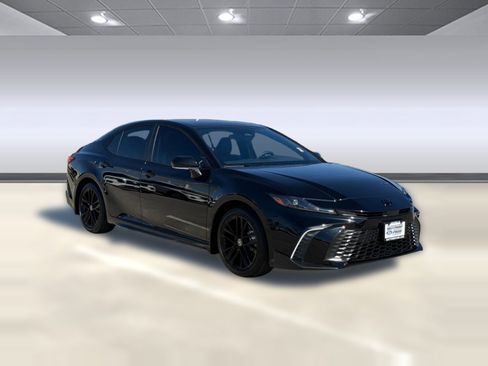 Used 2026 Toyota Camry SE image 7