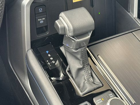 Used 2024 Toyota Sequoia Platinum image 23