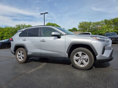 Used 2022 Toyota RAV4 XLE w/ Convenience Package AWD/4WD image 3