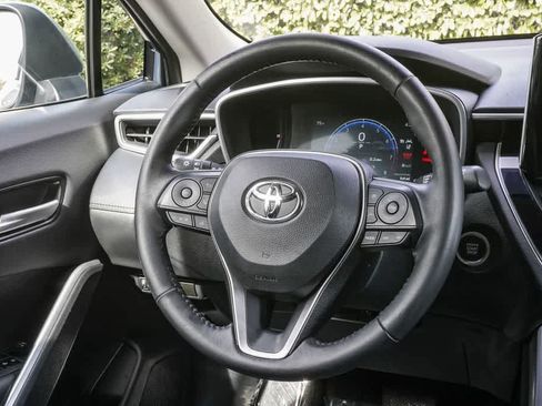 Used 2023 Toyota Corolla Cross XLE FWD image 15