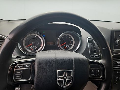 Used 2017 Dodge Grand Caravan SXT FWD image 24