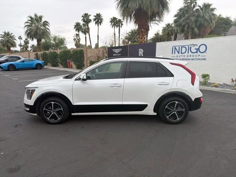 Used 2023 Kia Niro SX image 9