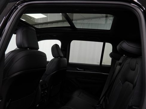 New 2025 Jeep Grand Cherokee Limited w/ Trailer Tow Package image 18