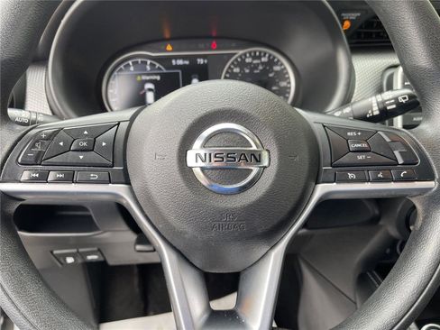 Used 2019 Nissan Kicks SR image 18