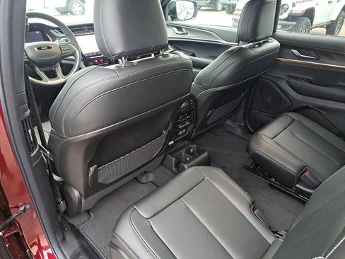 New 2025 Jeep Grand Cherokee L Limited w/ Black Appearance Package AWD/4WD image 15