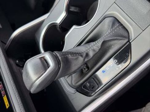 Certified 2025 Toyota Highlander XLE FWD image 22