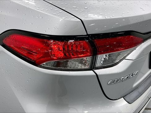 Used 2022 Toyota Corolla LE FWD image 34