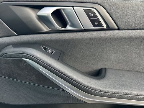 Used 2022 BMW X5 xDrive45e w/ Climate Comfort Package image 19