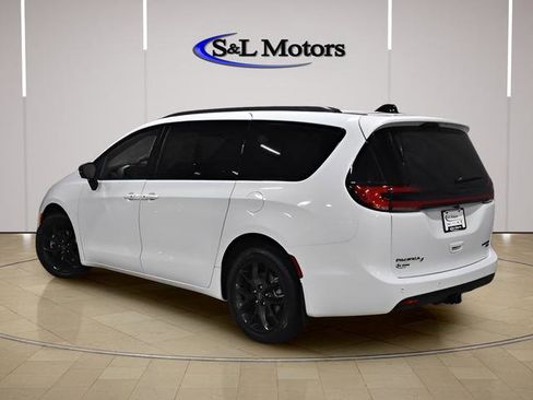New 2026 Chrysler Pacifica Limited w/ S Appearance Package AWD/4WD image 4
