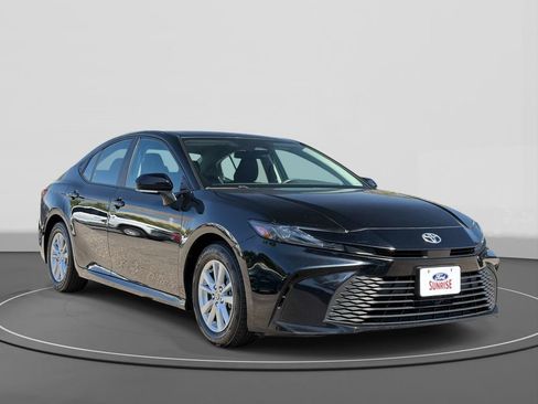 Used 2025 Toyota Camry LE FWD image 3