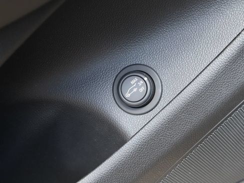 Used 2019 Buick Envision Essence FWD image 23