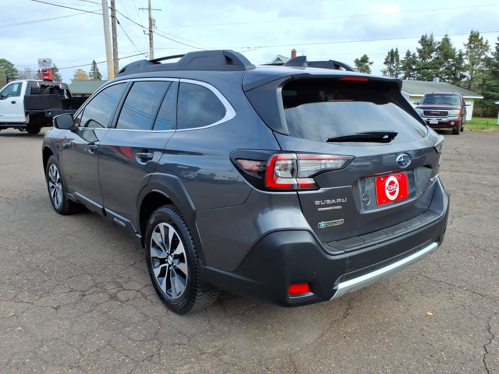 Used 2025 Subaru Outback Limited AWD/4WD image 3