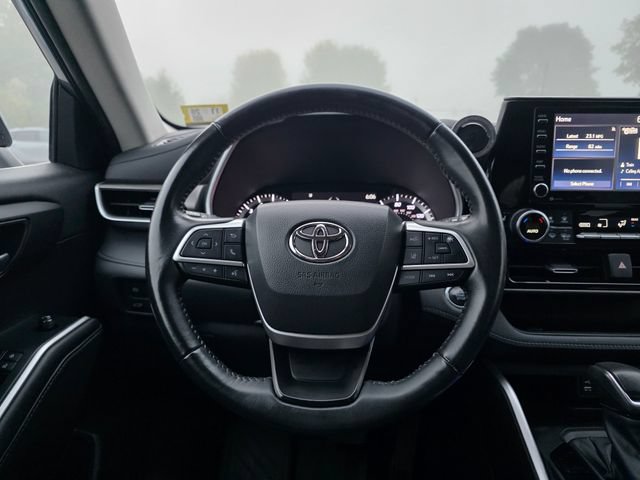 Used 2022 Toyota Highlander XLE AWD/4WD image 26