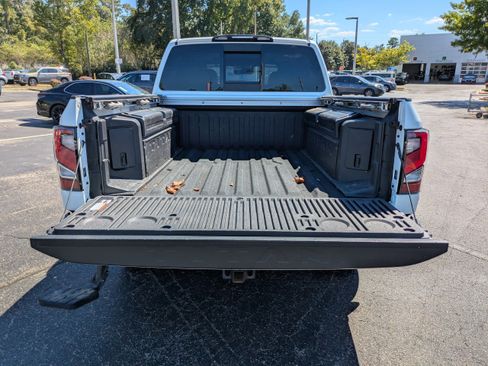 Certified 2024 Nissan Titan Platinum Reserve w/ Moonroof Package image 13