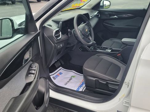 Used 2024 Chevrolet TrailBlazer LT FWD image 18