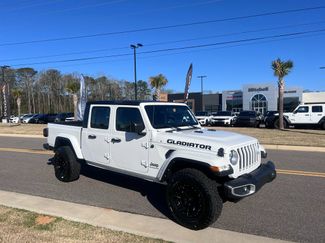 Certified 2023 Jeep Gladiator Overland video 2