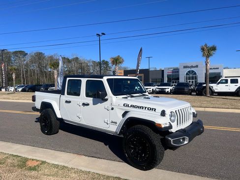 Certified 2023 Jeep Gladiator Overland image 2