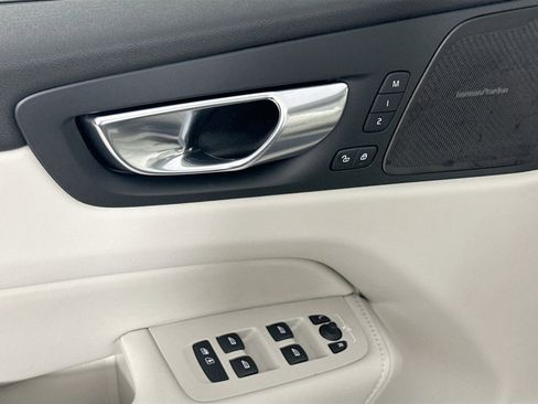 New 2026 Volvo XC60 B5 Ultra w/ Protection Package Premier AWD/4WD image 18