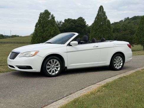 Used 2012 Chrysler 200 Touring FWD image 1