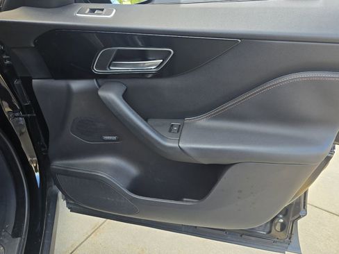 Used 2017 Jaguar F-PACE Prestige image 32