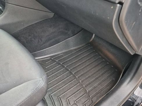 Used 2020 Chrysler 300 Touring w/ Sport Appearance Package image 29