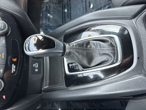 Used 2020 Nissan Rogue SV FWD image 16