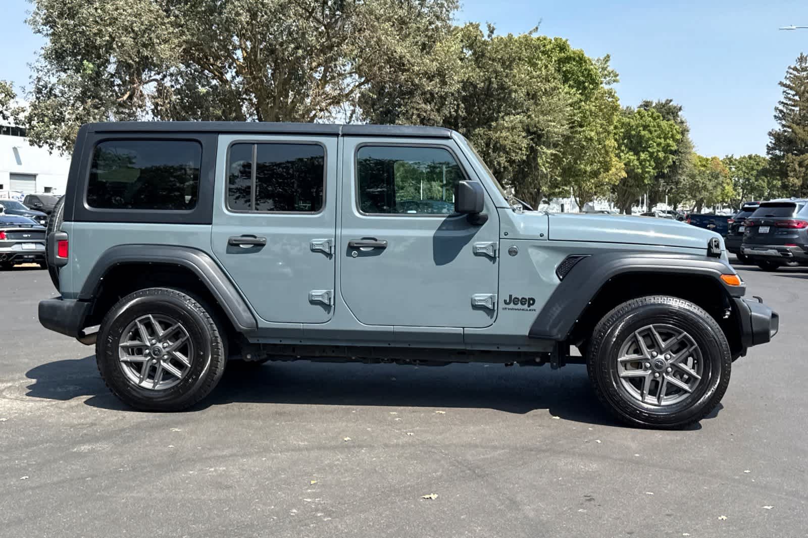 Used 2024 Jeep Wrangler Unlimited Sport AWD/4WD image 8