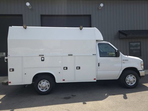 Used 2019 Ford E-350 and Econoline 350 Super Duty w/ Power Windows & Locks Group RWD image 5