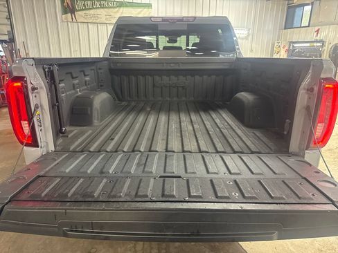 Used 2024 GMC Sierra 1500 AT4 w/ Technology Package AWD/4WD image 28
