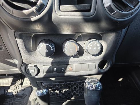 Used 2014 Jeep Wrangler Sport w/ Connectivity Group AWD/4WD image 23