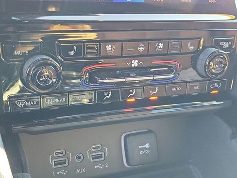 Used 2023 Jeep Grand Cherokee L Summit w/ Luxury Tech Group V image 30