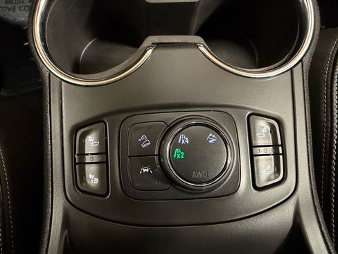 Used 2024 GMC Terrain SLT image 18