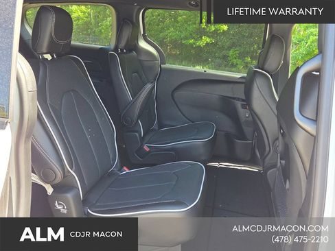 New 2026 Chrysler Pacifica Limited w/ S Appearance Package FWD image 16
