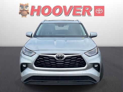 Used 2023 Toyota Highlander XLE image 8