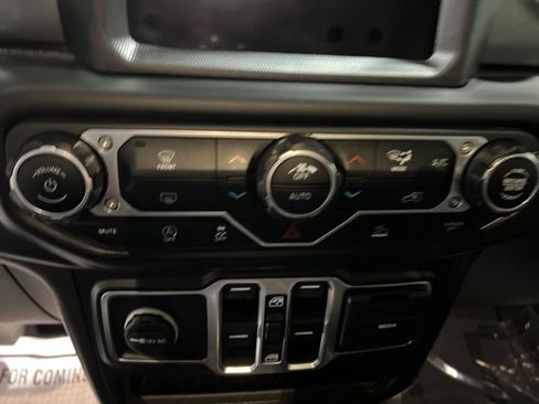 Used 2021 Jeep Wrangler Unlimited Sahara w/ Uconnect 4C Nav & Sound Group AWD/4WD image 28