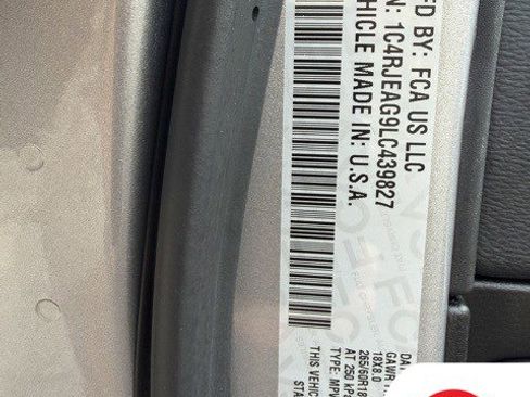 Used 2020 Jeep Grand Cherokee Laredo w/ Laredo X Package image 31